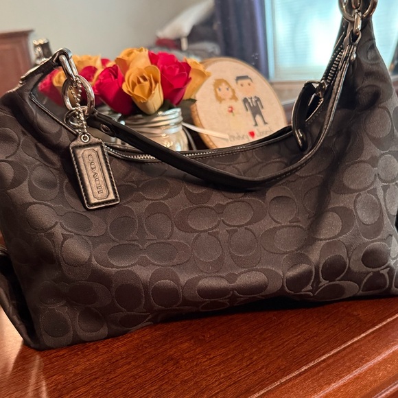 Vintage Like New Coach Madison Hailey Hobo Shoulder Bag - Picture 2 of 5